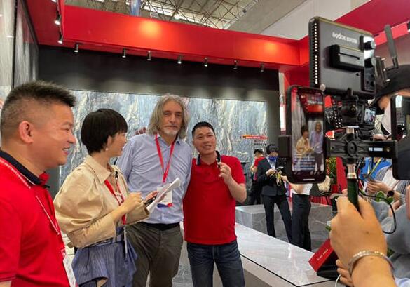 兩萬(wàn)多新品來(lái)襲金額近一千家參展商！佛山陶博會(huì)開幕