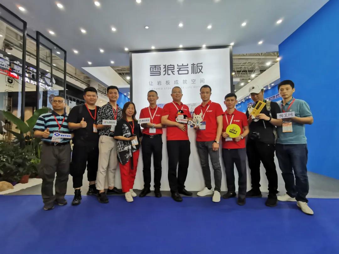 雪狼巖板【科技藍】現代輕奢館驚艷廈門國際石材展！