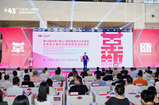 匠心載譽(yù)，璀璨綻放——能強(qiáng)瓷磚榮膺“2025年度杰出品牌獎”！